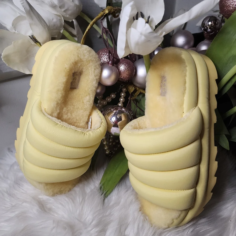 UGG BANANA YELLOW MAXI SHEEPSKIN PLATFORM Women SANDALS size8 new